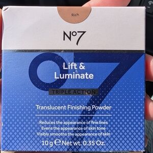 No7 Lift & Luminate Translucent Finishing Powder - Rich